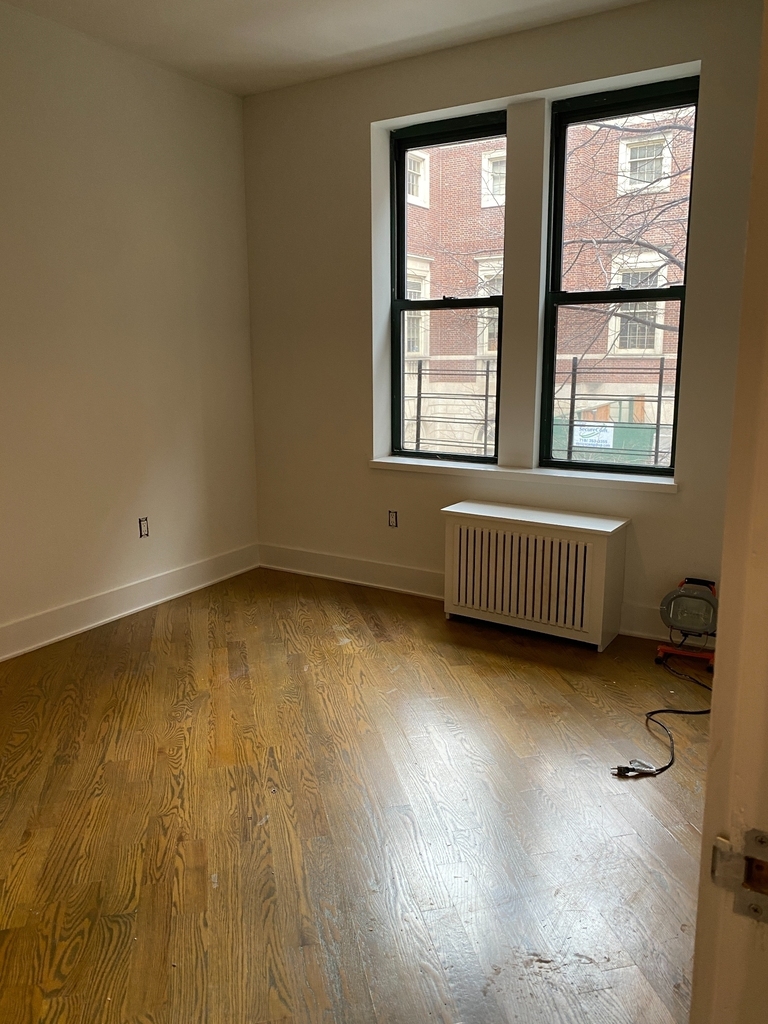 East 70th St & 3rd Ave - Photo 9
