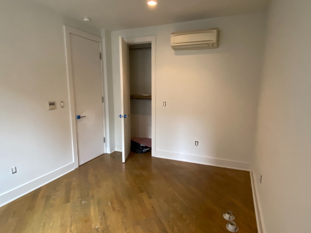 East 70th St & 3rd Ave - Photo 4
