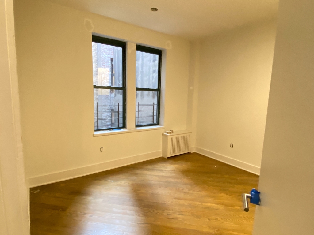 East 70th St & 3rd Ave - Photo 2