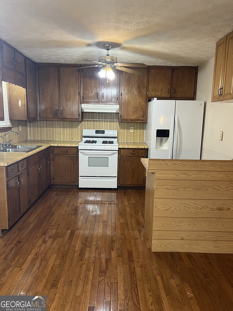 2060 Kimber Trail - Photo 2