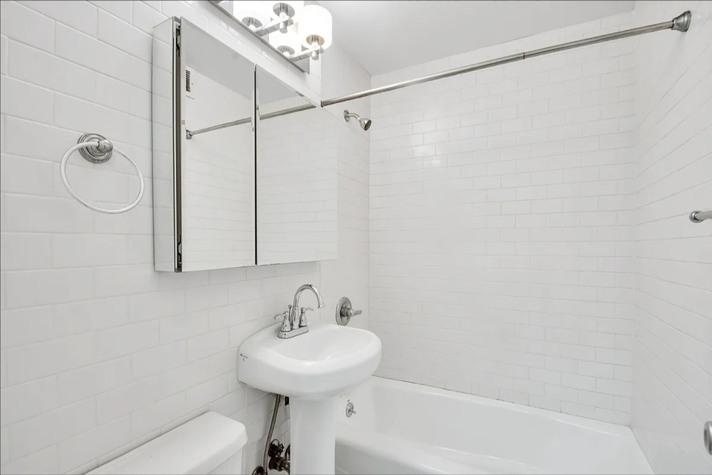 West 49th St & 10th Ave - Photo 5