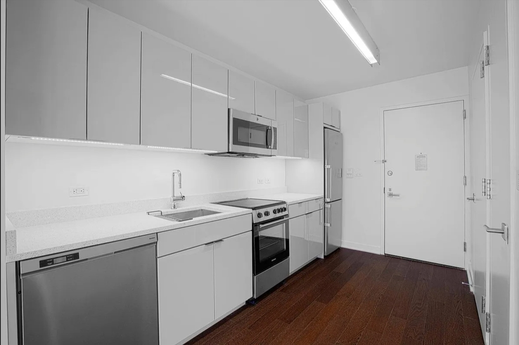 West 113th St & Amster - Photo 9