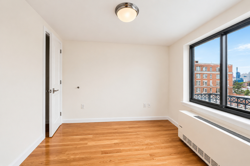 31-12 23rd - Photo 2