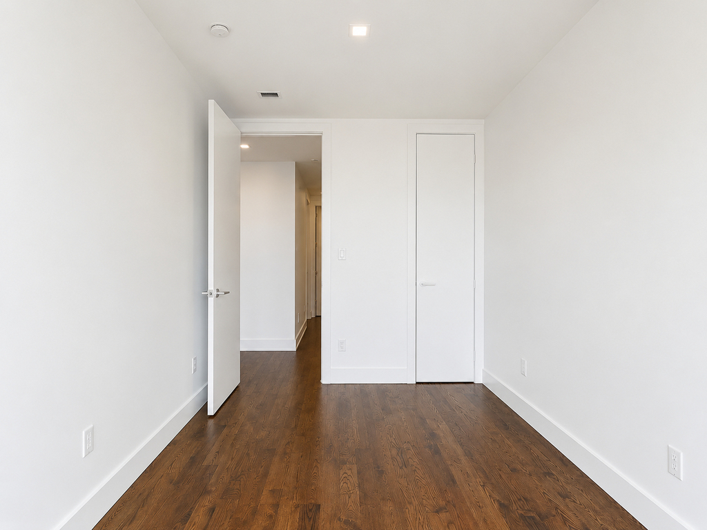 2250 Clarendon Road - Photo 4