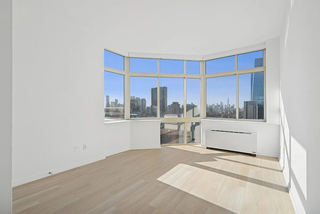 West 42nd Street - Photo 6