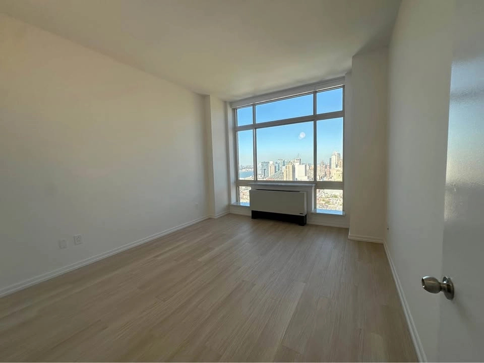West 42nd Street - Photo 5