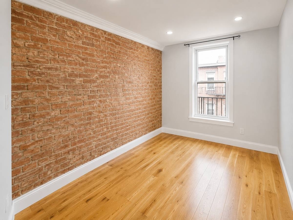 1102 Jefferson Avenue - Photo 3