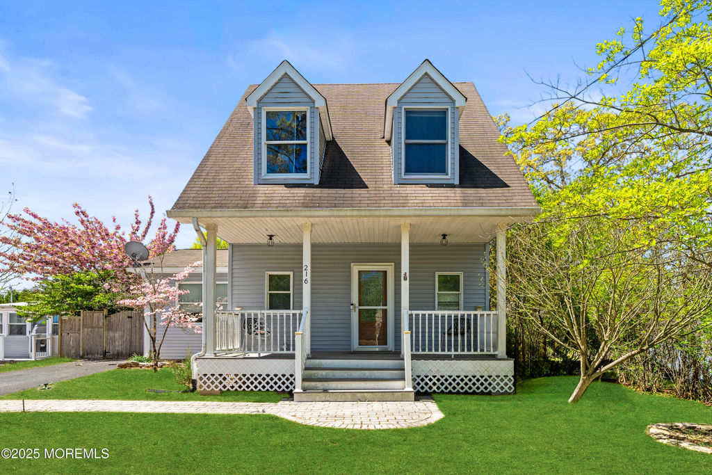 216 Chatham Avenue - Photo 0