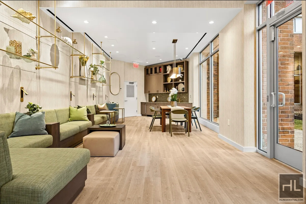 Second Avenue - Photo 17