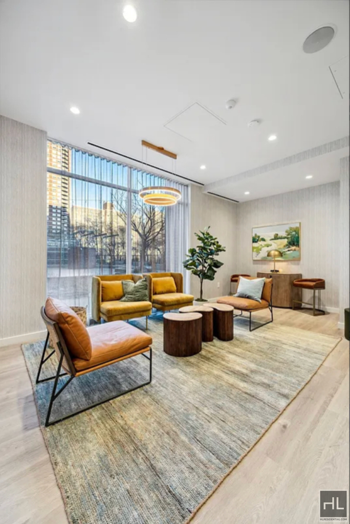 Second Avenue - Photo 5