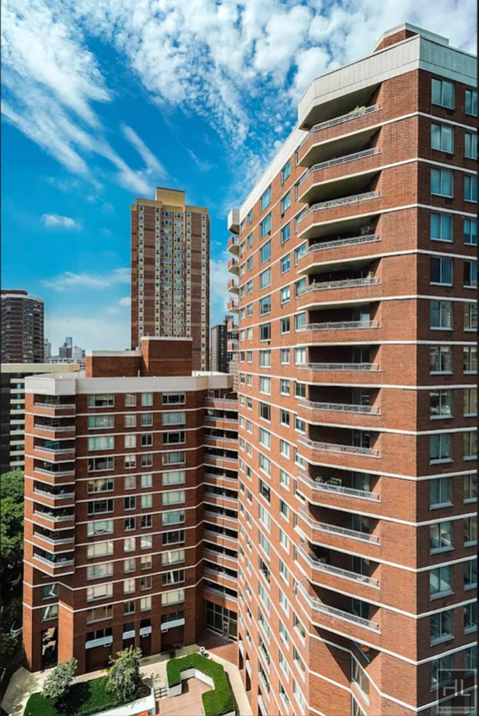Second Avenue - Photo 13