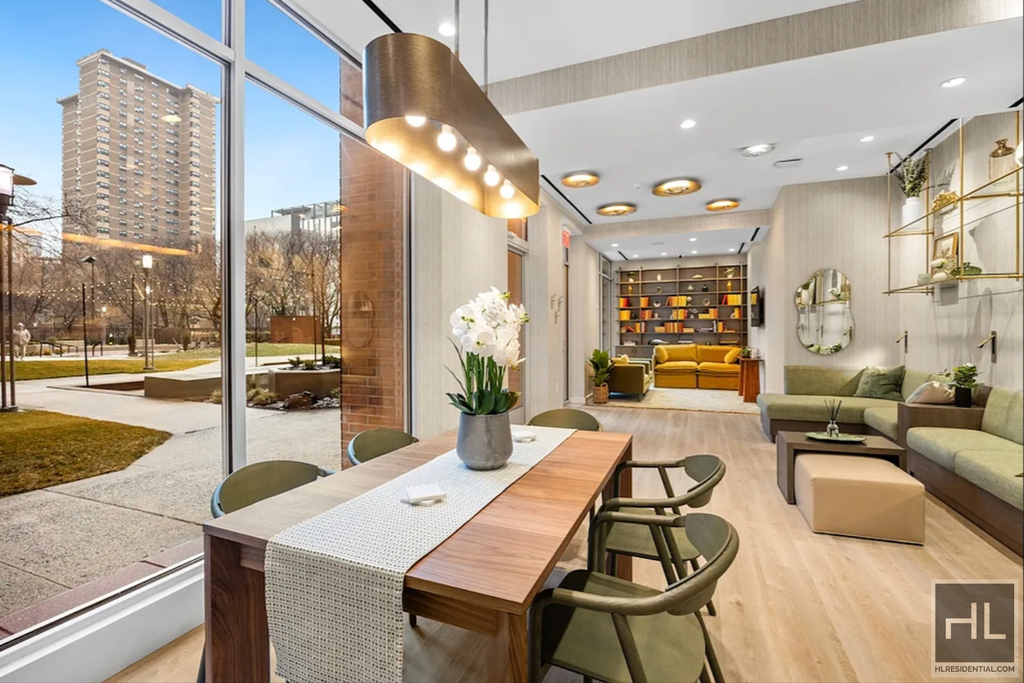Second Avenue - Photo 8