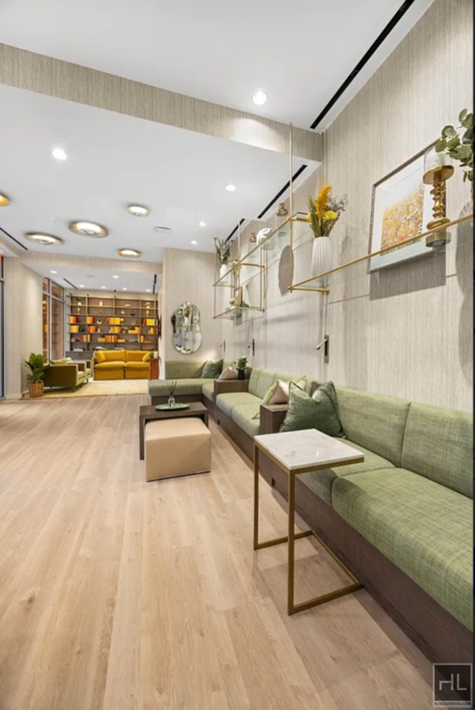 Second Avenue - Photo 6