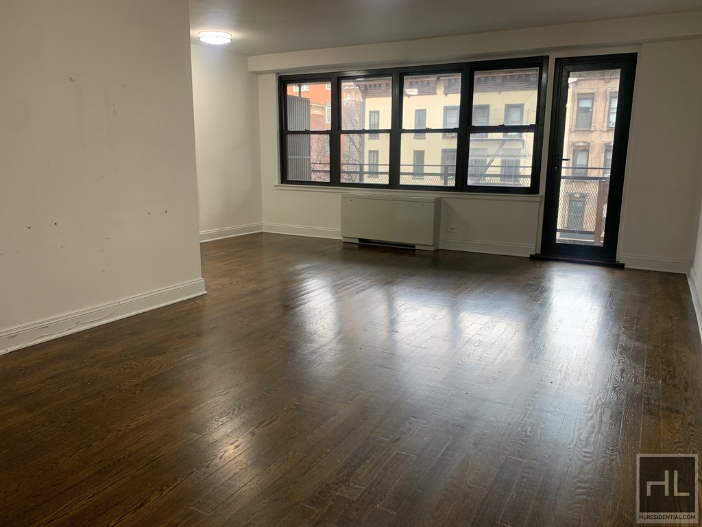 E 82 St - Photo 3