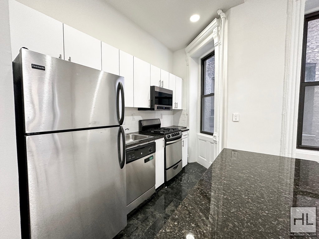 East 91 Street - Photo 0