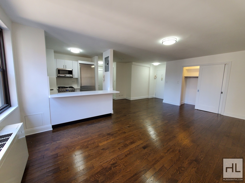 5 Avenue - Photo 1