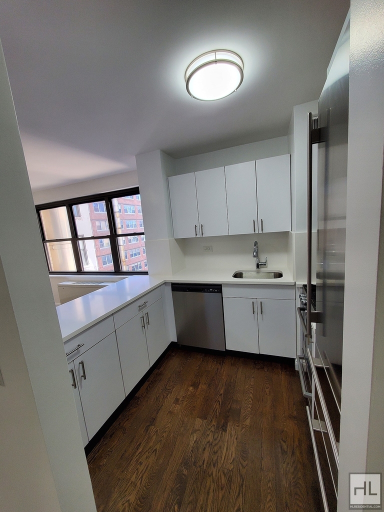5 Avenue - Photo 2