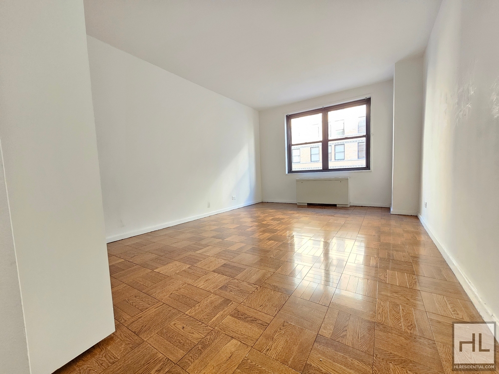 5 Avenue - Photo 3