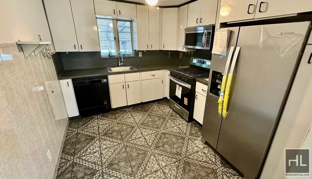 158 Avenue - Photo 0