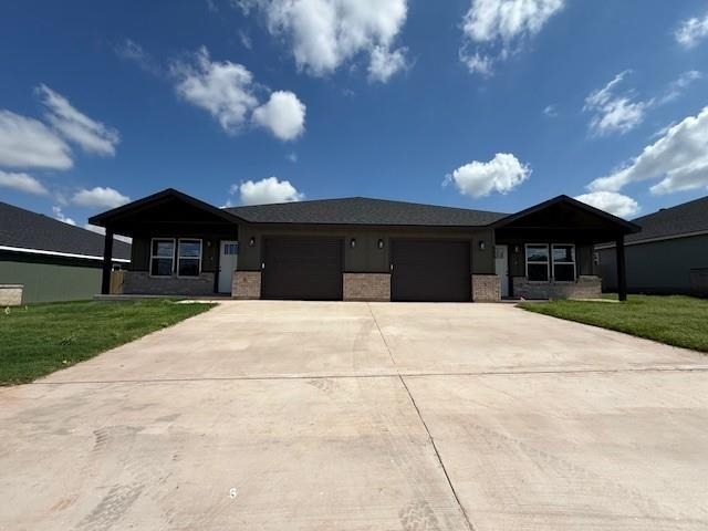 954 Minda Street - Photo 0