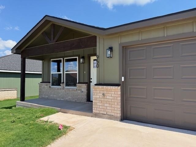 950 Minda Street - Photo 1