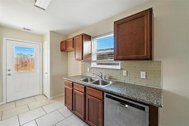 721 E College Street - Photo 3