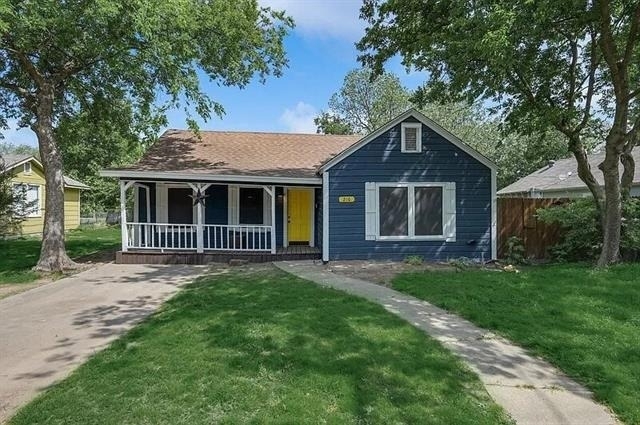 216 E Division Street - Photo 0