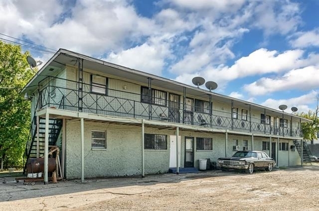 2408 Meyers Street - Photo 0