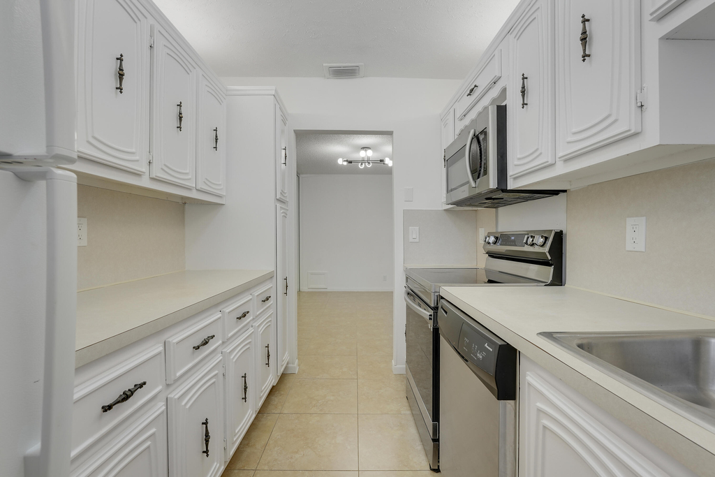 1142 W Circle Ter Terrace W - Photo 11