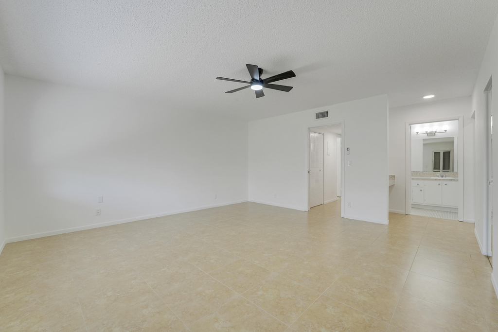 1142 W Circle Ter Terrace W - Photo 15