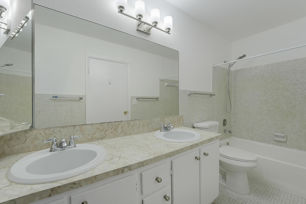 1142 W Circle Ter Terrace W - Photo 17