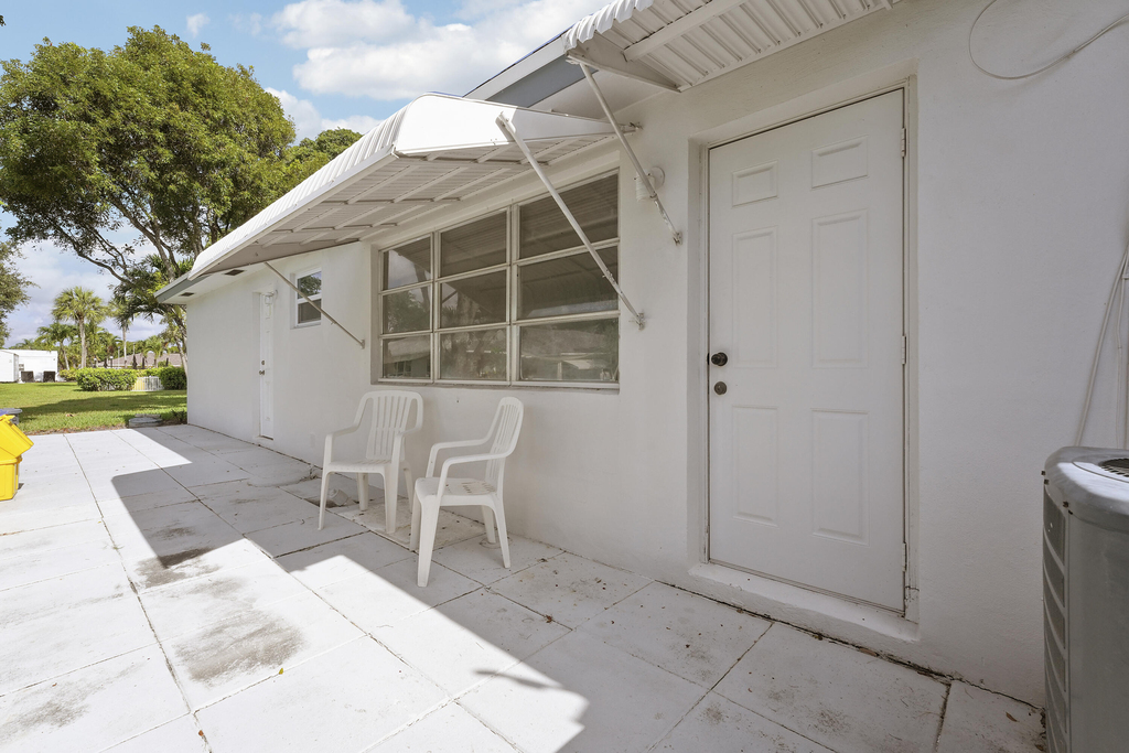 1142 W Circle Ter Terrace W - Photo 18