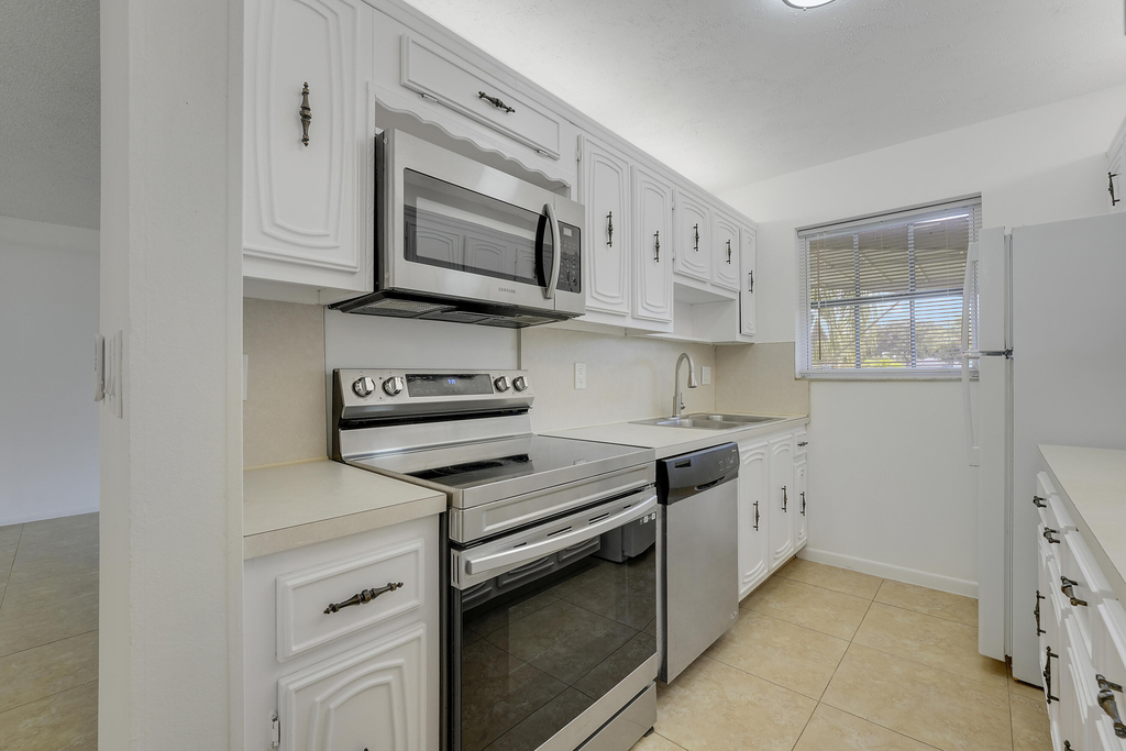 1142 W Circle Ter Terrace W - Photo 9