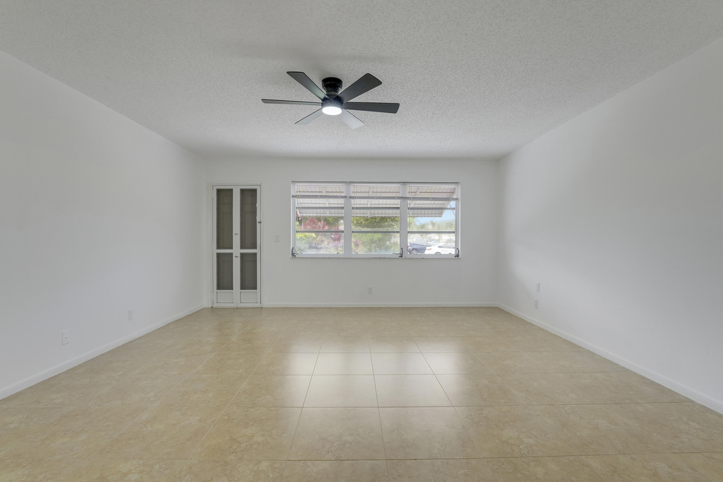 1142 W Circle Ter Terrace W - Photo 13