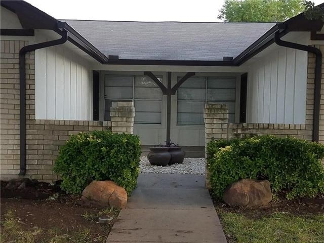 6919 W Cleburne Road - Photo 0