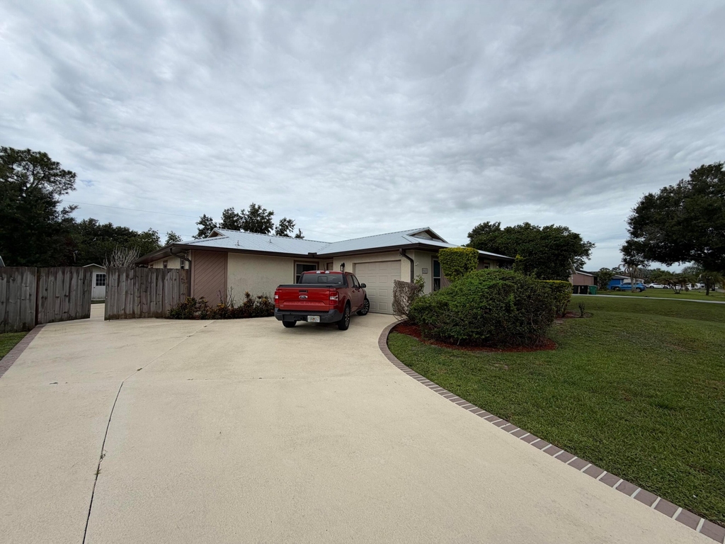 542 Nw La Brea Avenue - Photo 0