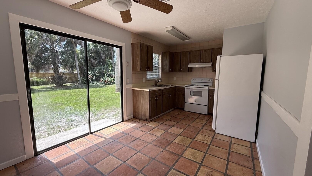 2325 Sw Pamona Street - Photo 5