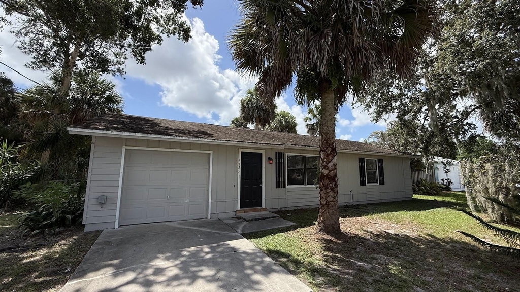 2325 Sw Pamona Street - Photo 1