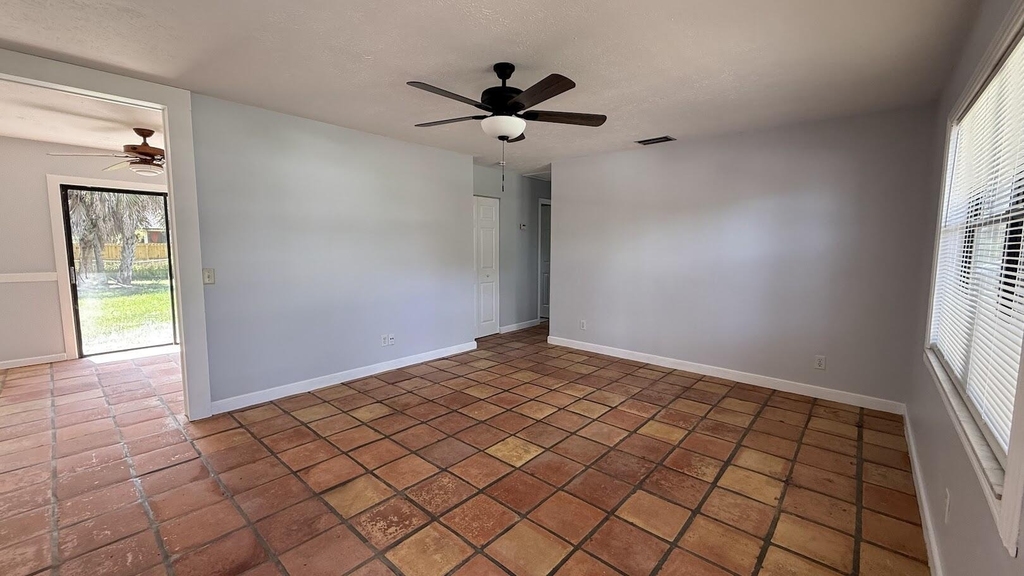 2325 Sw Pamona Street - Photo 2