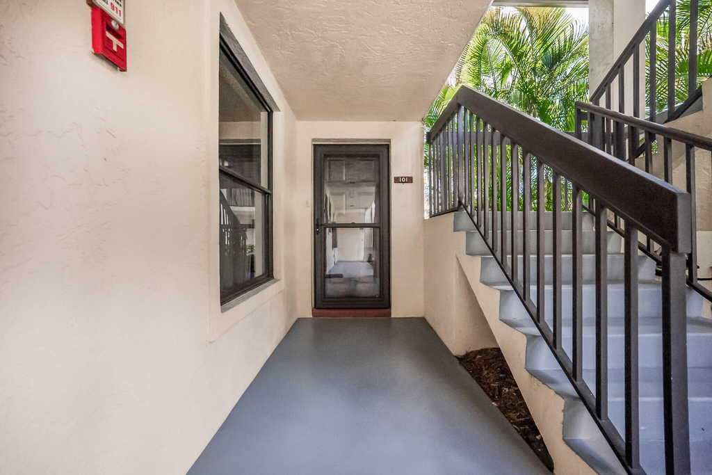 361 Sw South River Drive - Photo 3