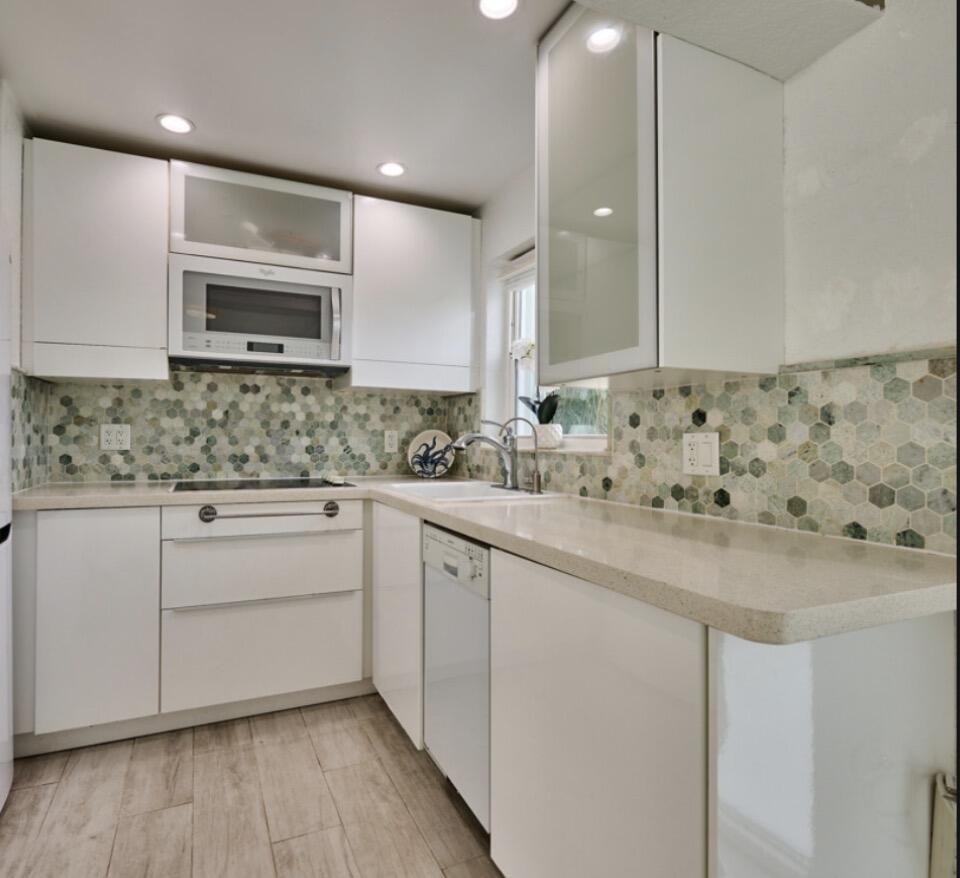 1043 Hillsboro - Photo 10