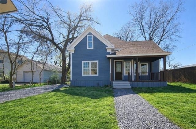 415 W 7th Street - Photo 1