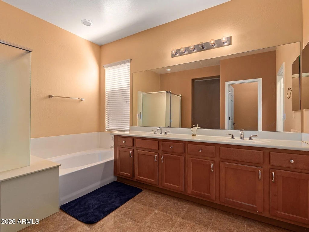 2310 W Spur Drive - Photo 4