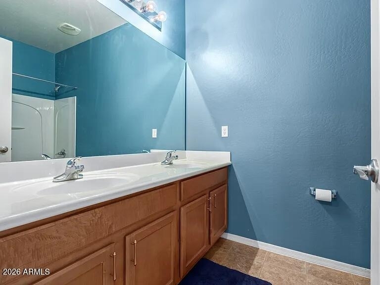 2310 W Spur Drive - Photo 0