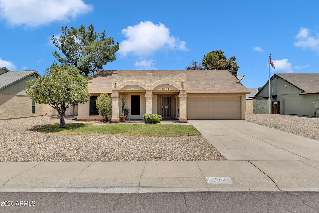 8834 W Purdue Avenue - Photo 0