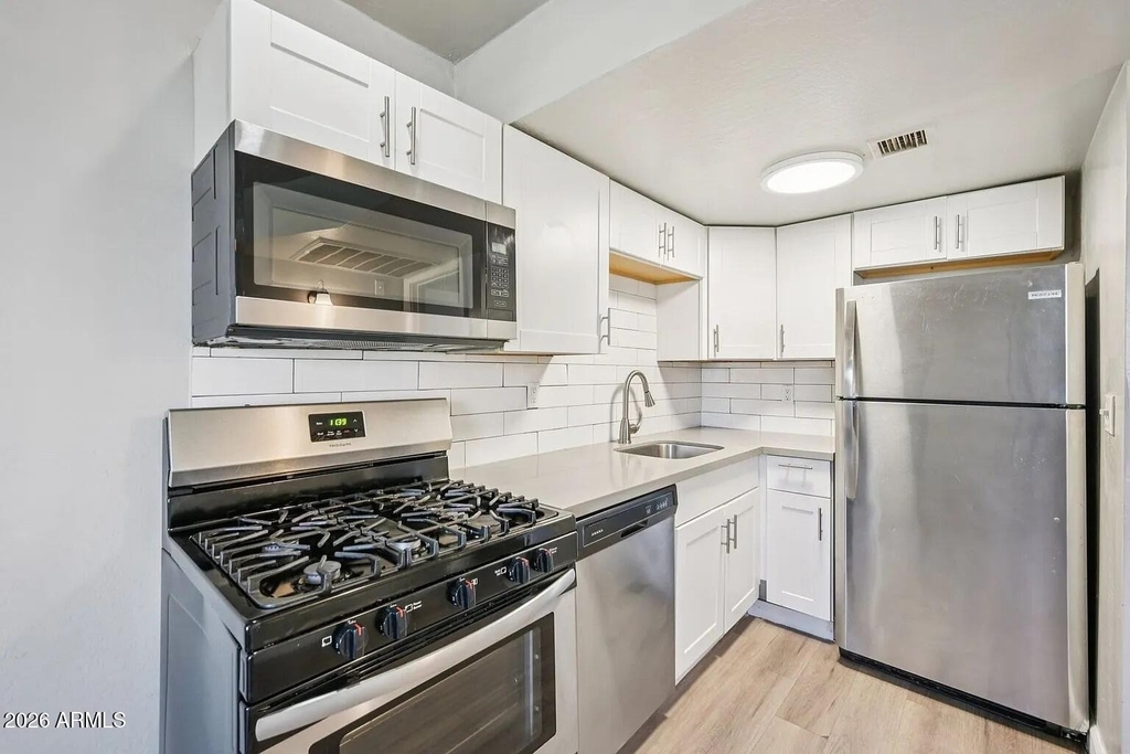 2929 N 38th Street - Photo 1