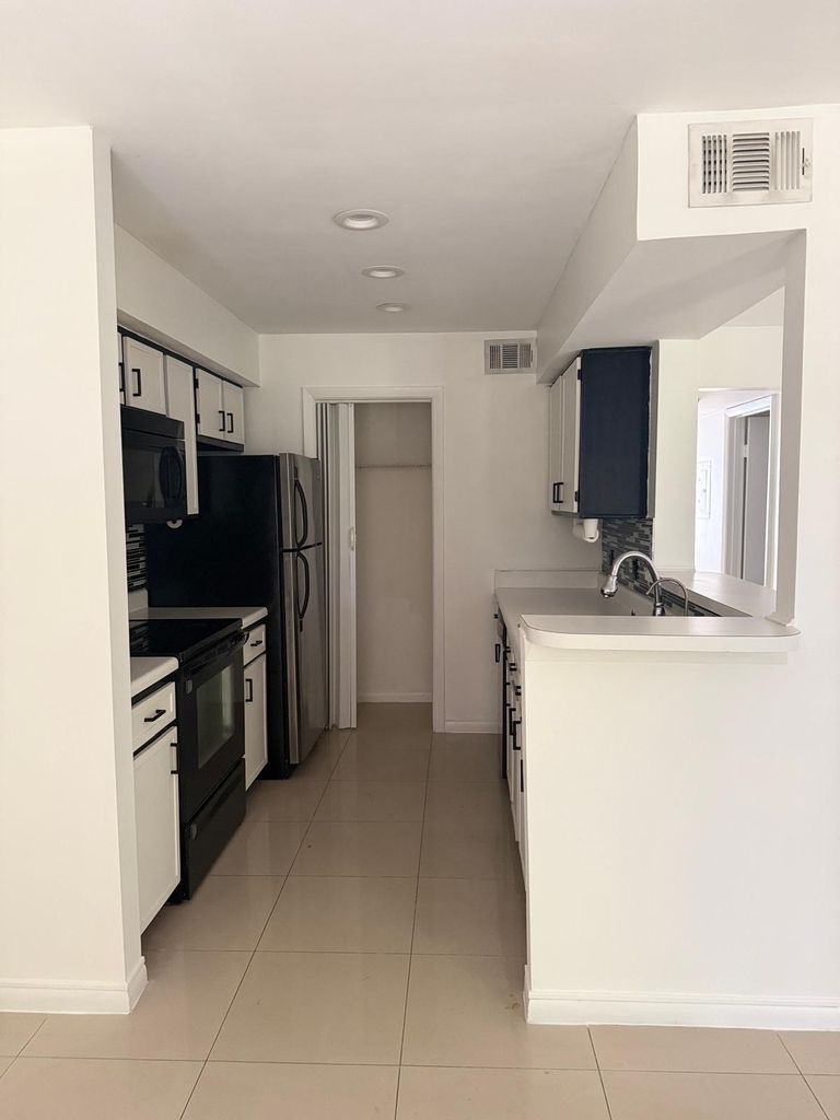 815 West Boynton Beach Boulevard - Photo 8