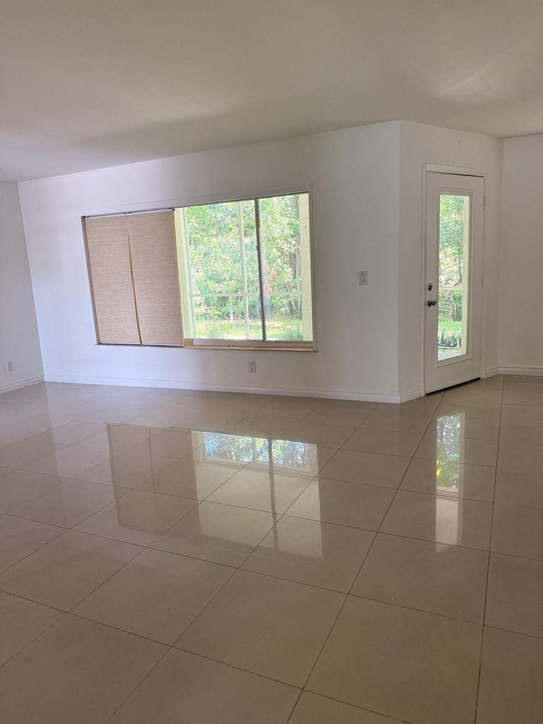 815 West Boynton Beach Boulevard - Photo 2