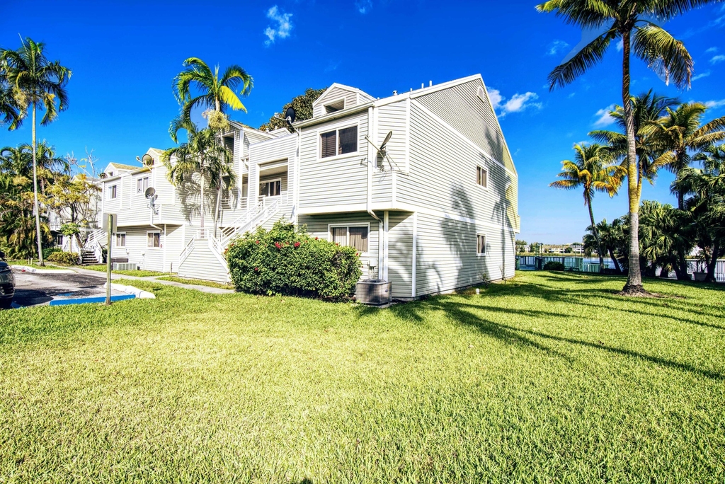 3401 Nw 44th Street - Photo 0