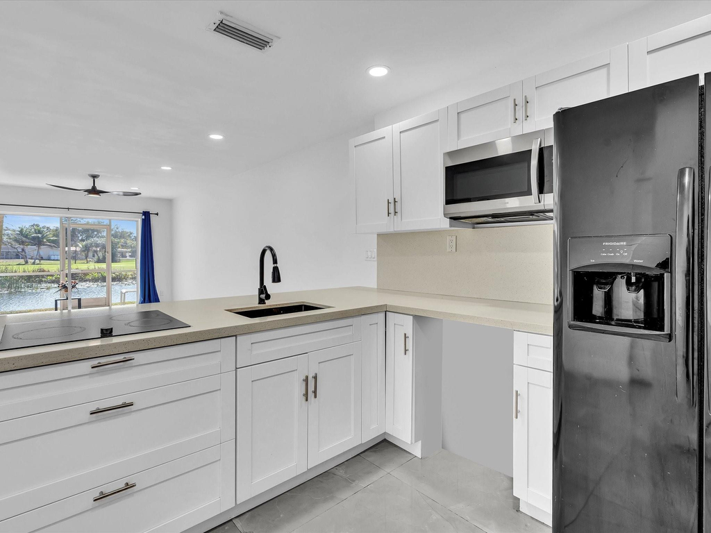 2451 Sw 82nd Avenue - Photo 9